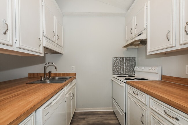 Building Photo - 346 Sprahler St