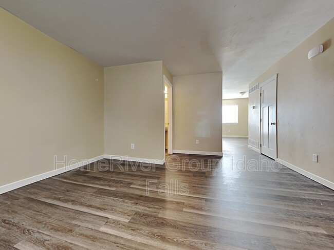 Building Photo - 3356 Blaze Dr