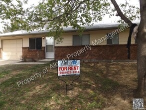 Building Photo - 2012 Hailey Ln