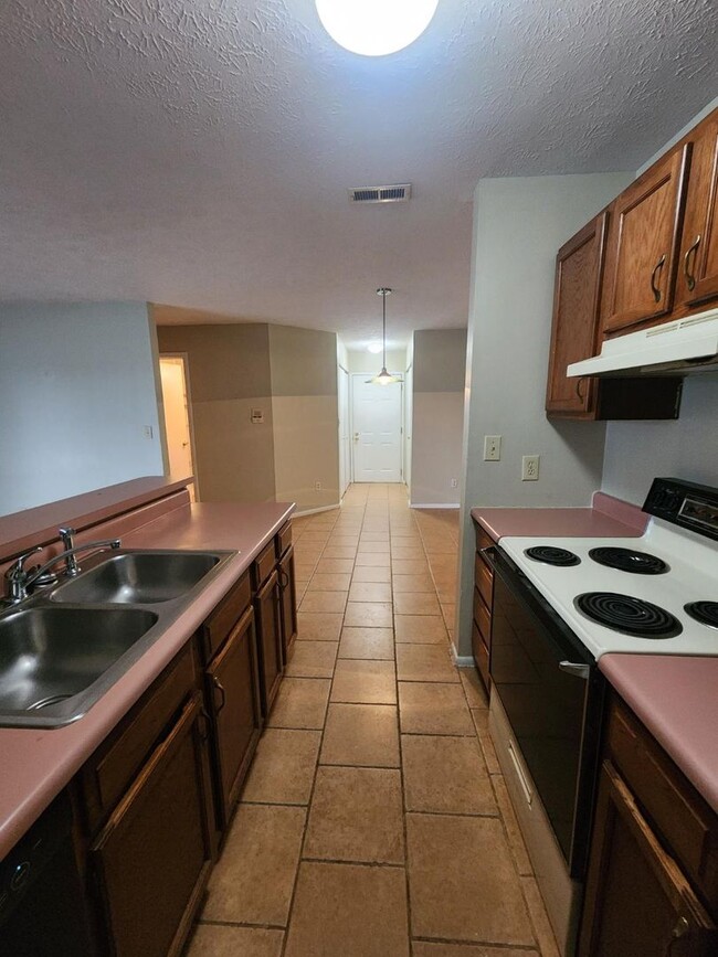 Building Photo - Two Bedroom Condo SECTION 8 WELCOME Near W...