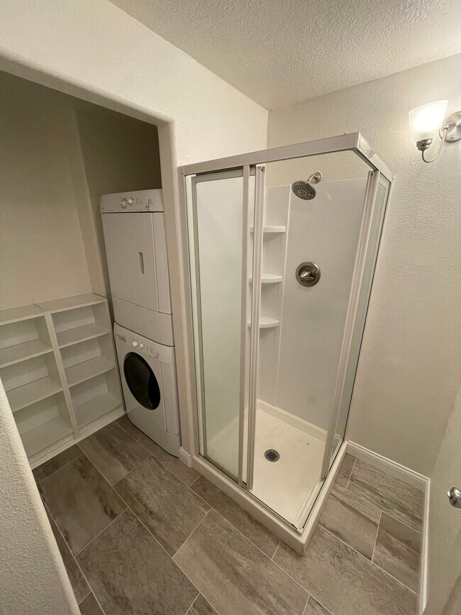 downstairs bathroom - 4368 Imperial Dr