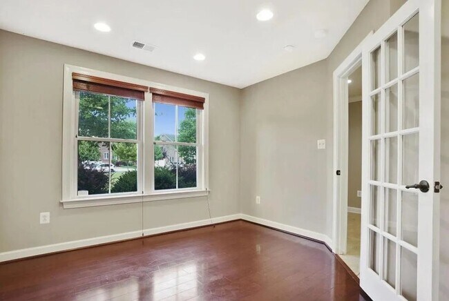 Foto del edificio - 342 White Ash Pl