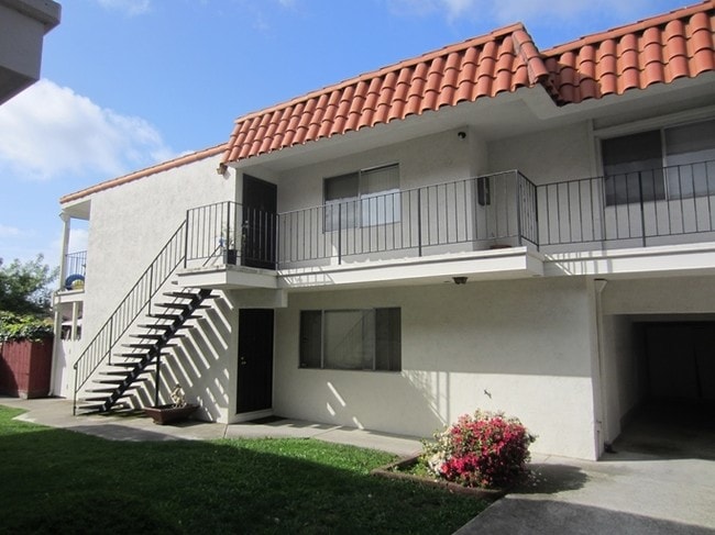 Building Photo - 455 Juana Ave