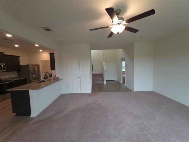 Building Photo - 305 Lone Mountain Dr