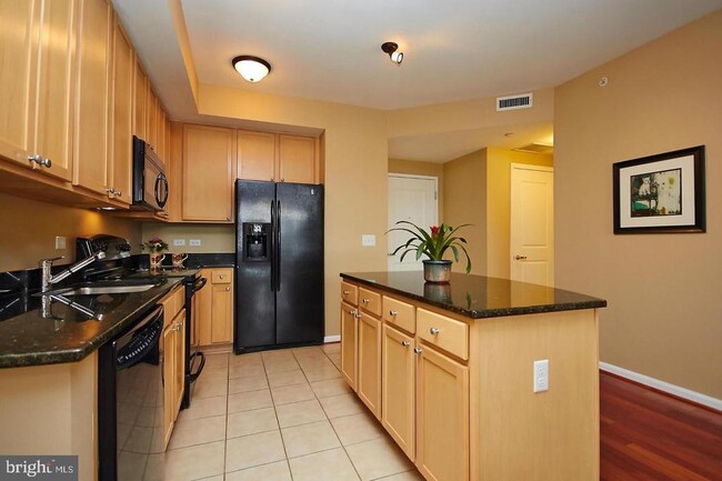 Building Photo - 2720 S Arlington Mill Dr