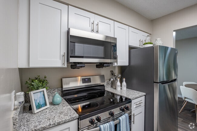 2BR, 1.5BA - 1,020SF - Kitchen - Hampton Creek