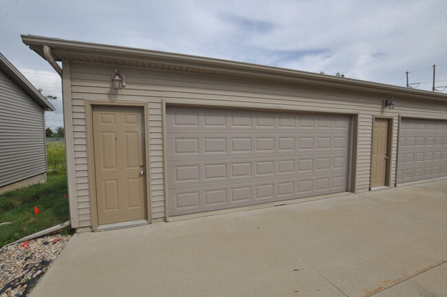Building Photo - 1818 Glenbridge Rd