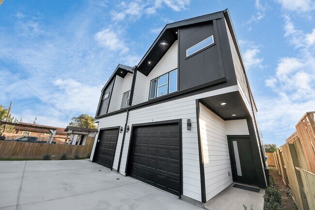 Foto del edificio - 8533 Amadwe St