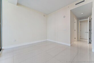 Building Photo - 3100 N Ocean Dr