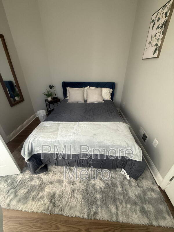 Building Photo - 17 E 21st St