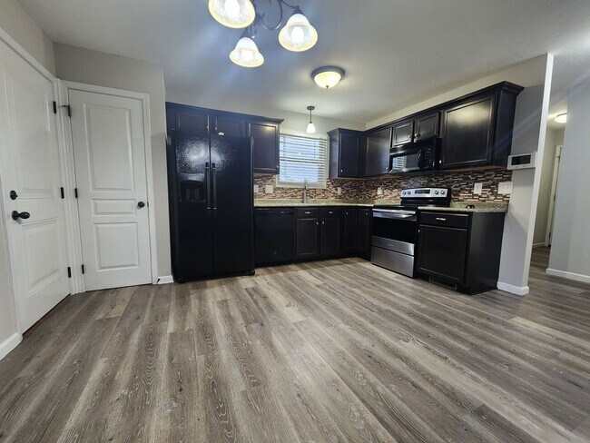 Foto del edificio - Beautiful Home Available Now!