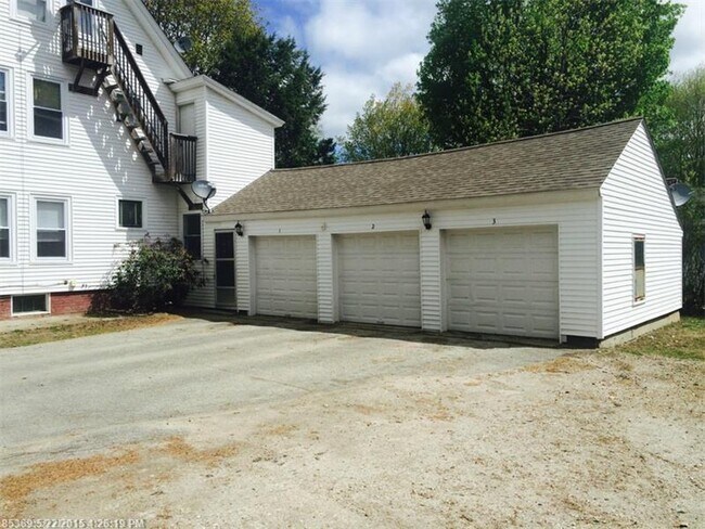 Your own garage bay - 347 Park Ave