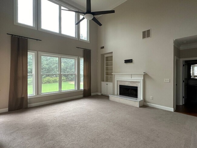 Building Photo - Brick Single Family Rental - 4 bedroom/4.5...