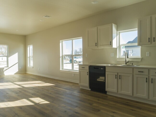 Foto del edificio - 547 Moore Ave