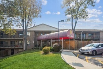 Building Photo - 1420 Tyandaga Park Dr