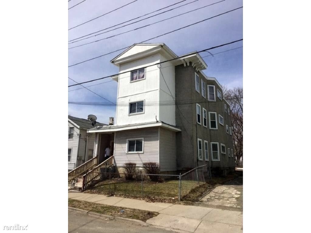 4 br, 1 bath - 157 Oak St - 4 br, 1 bath  - 157 Oak St