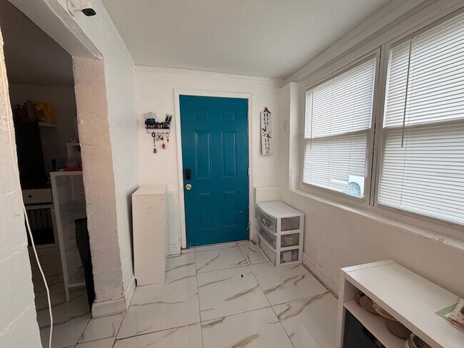 Building Photo - 1039 25th St