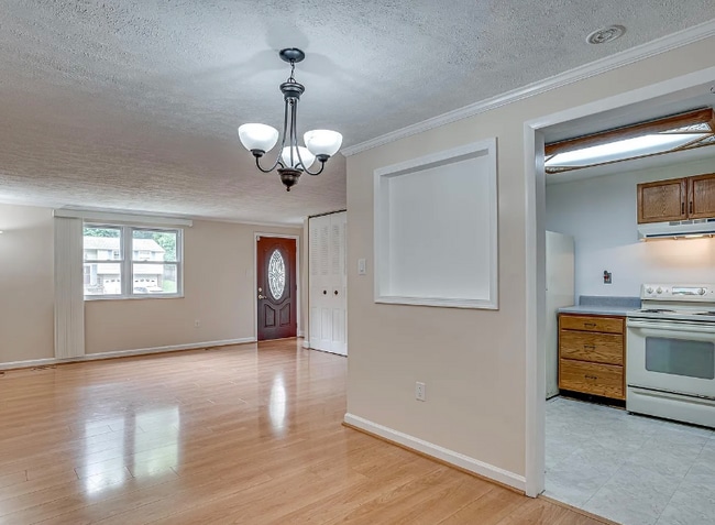 Photo - 2126 Briarwood Dr House