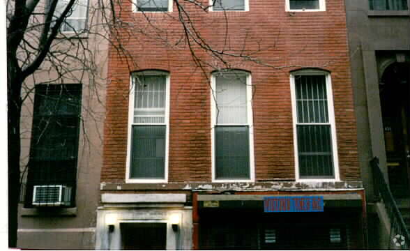 Building Photo - 453 W 47th St