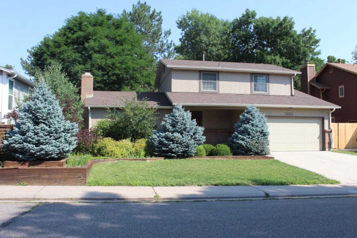 Foto principal - Gorgeous 2 Story Home in Columbine West!