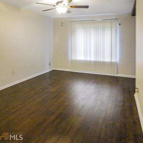 Building Photo - 291 Country Club Dr