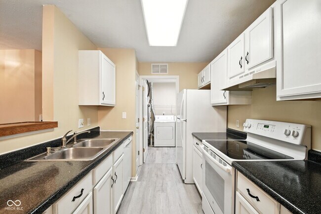 Building Photo - 12598 Tennyson Ln