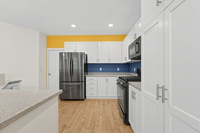 Building Photo - 432 NE 57th Ave