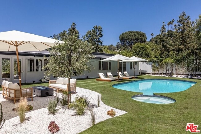 Building Photo - 502 Evelyn Pl