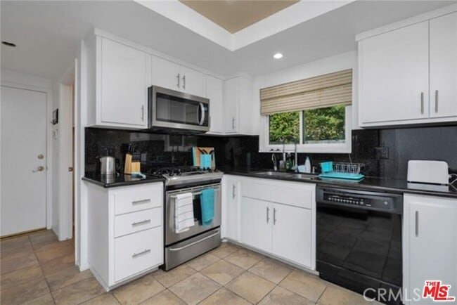 Building Photo - 6318 Chimineas Ave