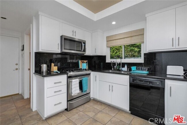 Foto del edificio - 6318 Chimineas Ave