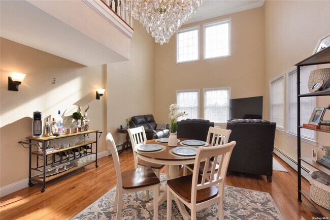 Foto del edificio - 439 Wolf Hill Rd
