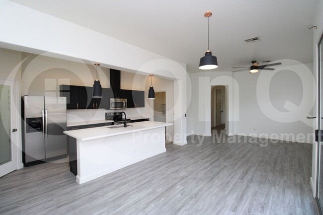 Building Photo - 1225 N 36th St