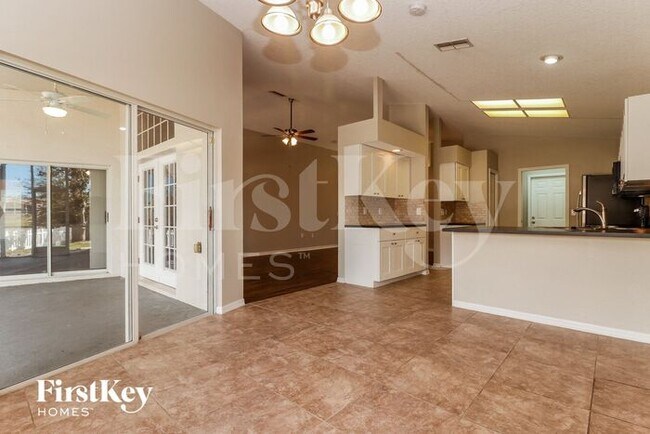 Foto del edificio - 10725 Magrath Ln