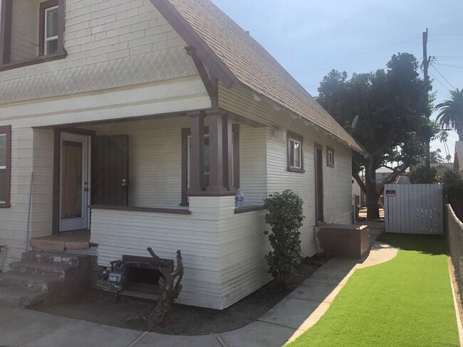 Building Photo - 4719 S Gramercy Pl