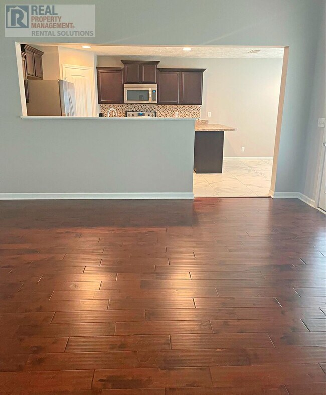 Foto del edificio - Gorgeous townhome w/2 car garage, triple Blackman schools, neighborhood pool!