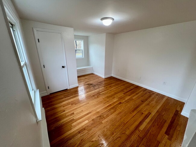 Building Photo - 40 Watch St