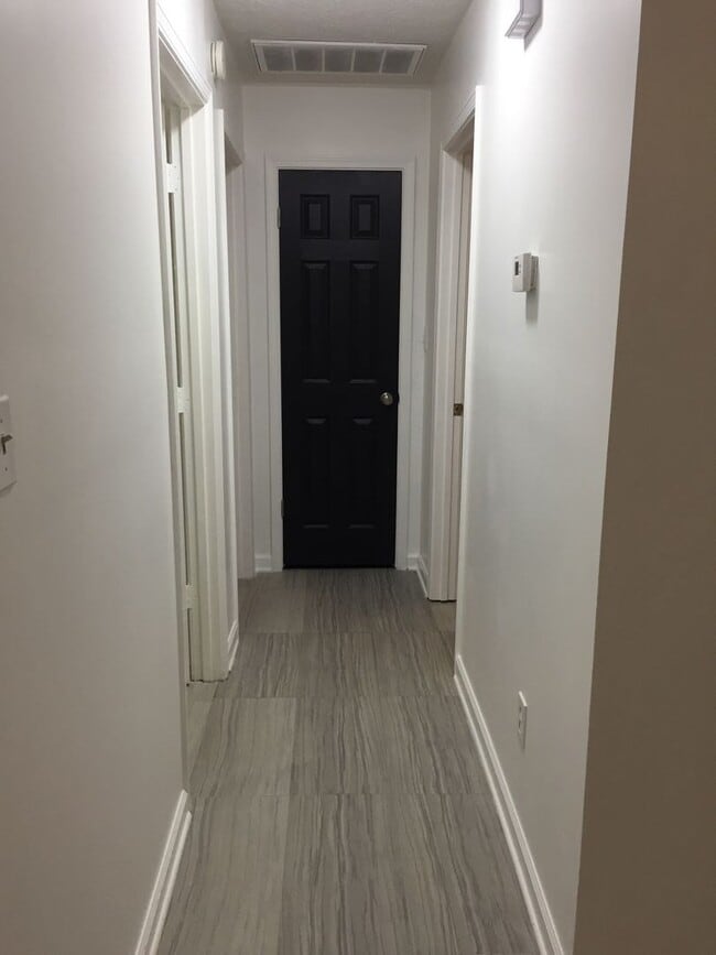 Building Photo - 95 Walenda Dr NW