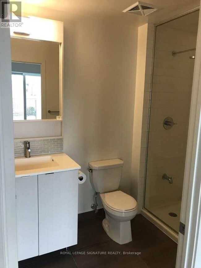 Photo du bâtiment - 40 Lagerfeld Dr