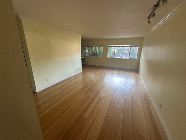 Foto del edificio - 1154 S Barrington Ave