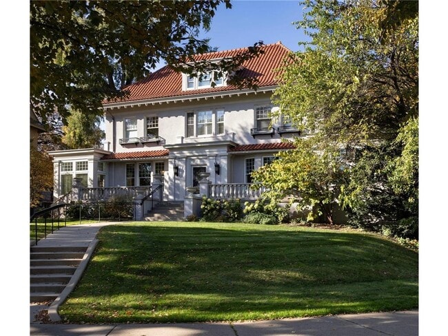 Foto del edificio - 2700 W Lake of the Isles Pkwy