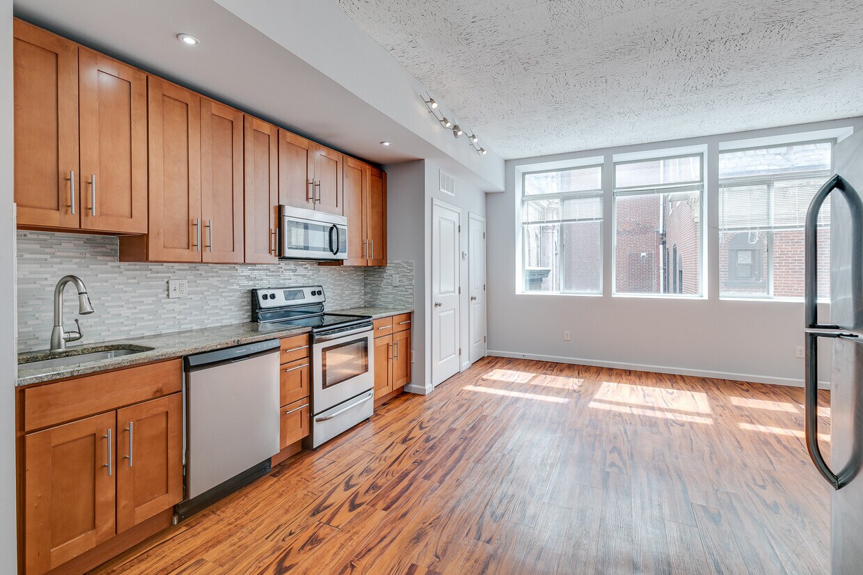 Primary Photo - 2029 Montrose St