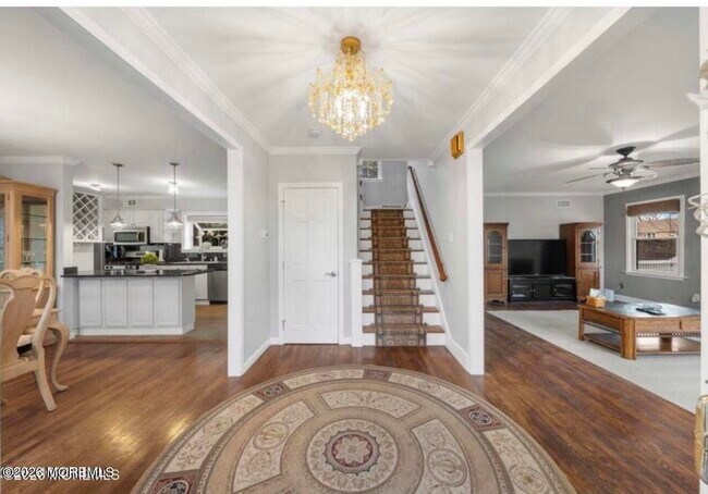 Building Photo - 146 S Bath Ave
