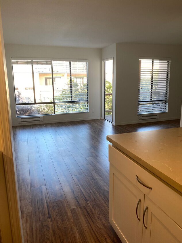 Foto principal - Upgraded top floor studio with tons of ame...