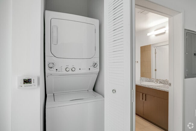 2BR, 2BA - 870SF - Palm Beach Preserve