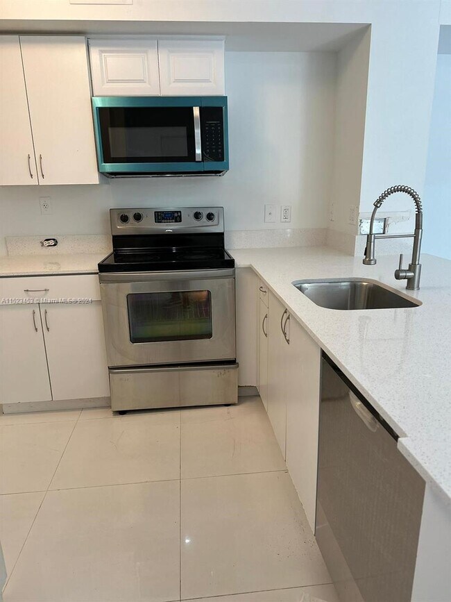 Foto del edificio - 2123 Renaissance Blvd