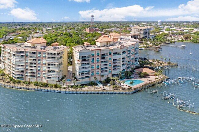 Foto del edificio - 102 Riverside Dr