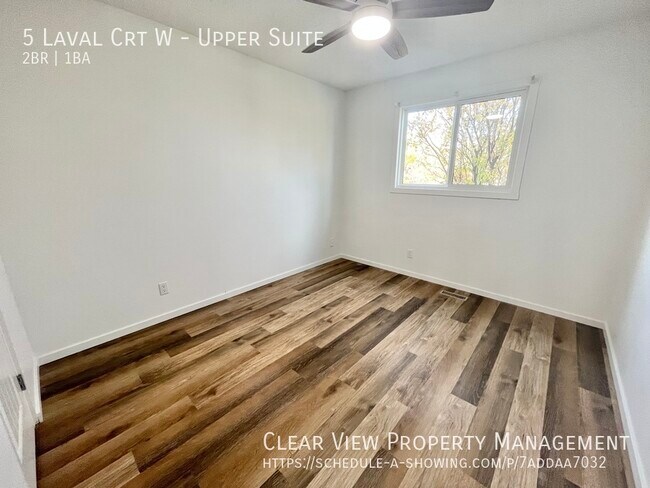 Building Photo - Recently renovated 2 bed, 1bath upper suit...