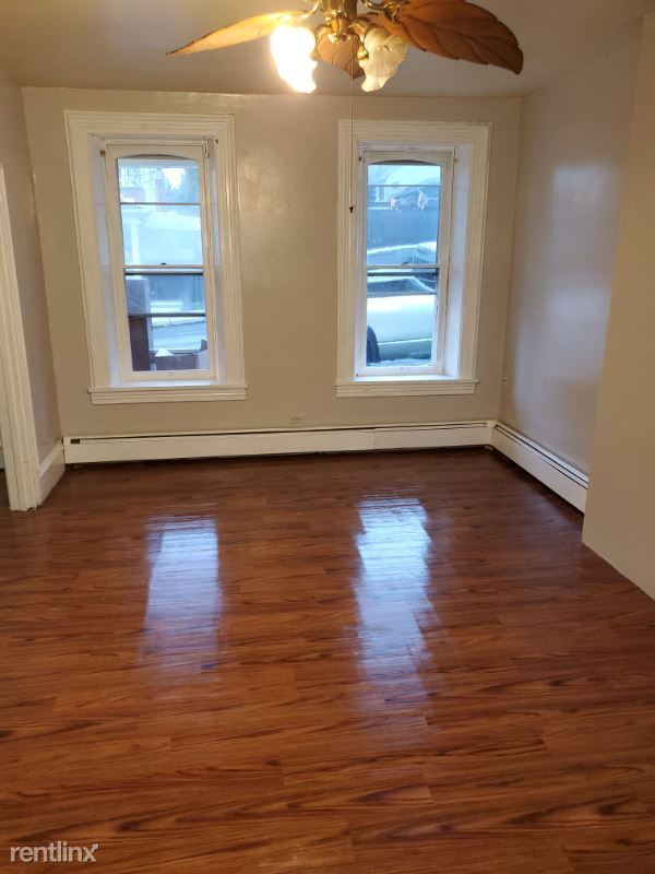 Building Photo - 2 br, 1 bath Townhome - 218 Walnut St