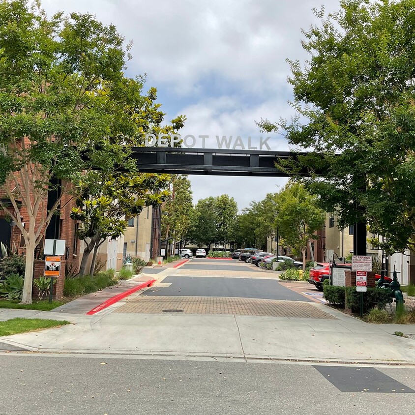Primary Photo - For Lease: 3 Bedroom 3 Bath Condo at the D...