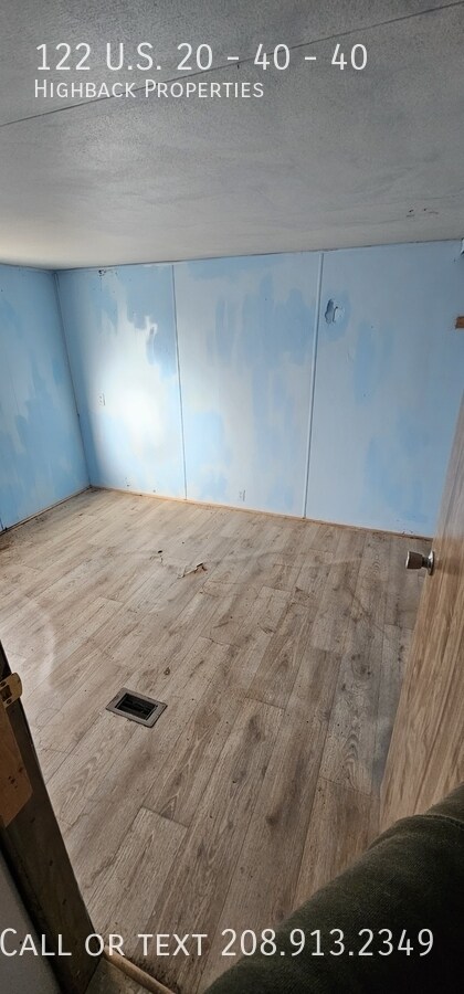 Building Photo - 122 US-20